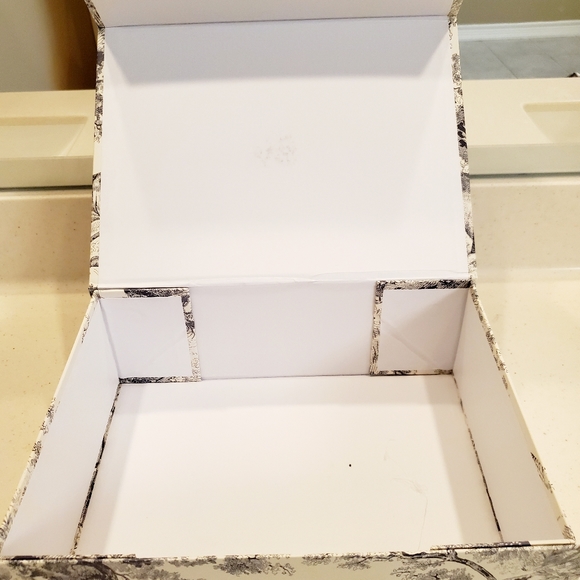 Dior magnetic storage box - Picture 3 of 3